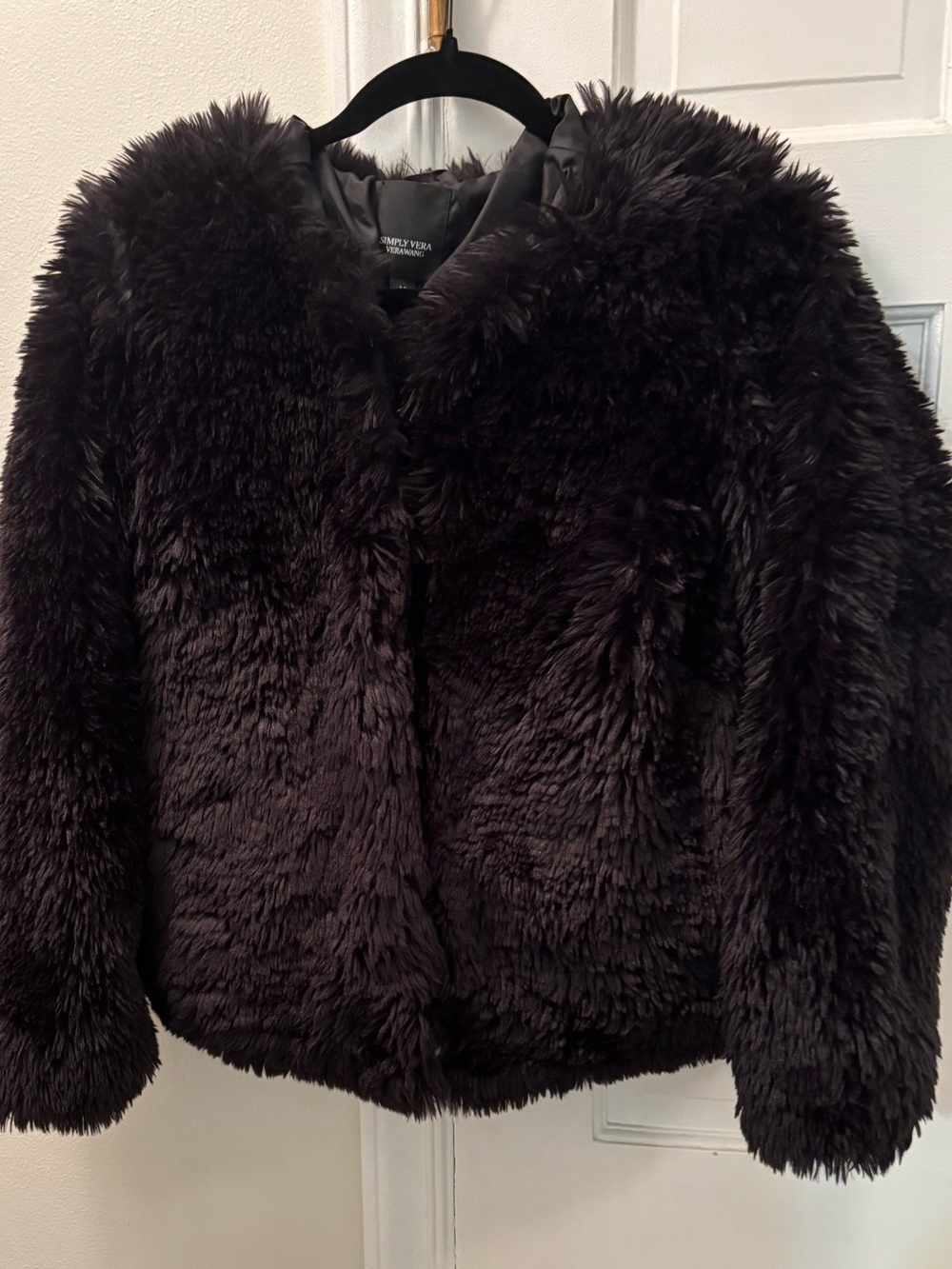SIMPLY Vera Vera Wang Plush Faux Fur Jacket in Black Size M